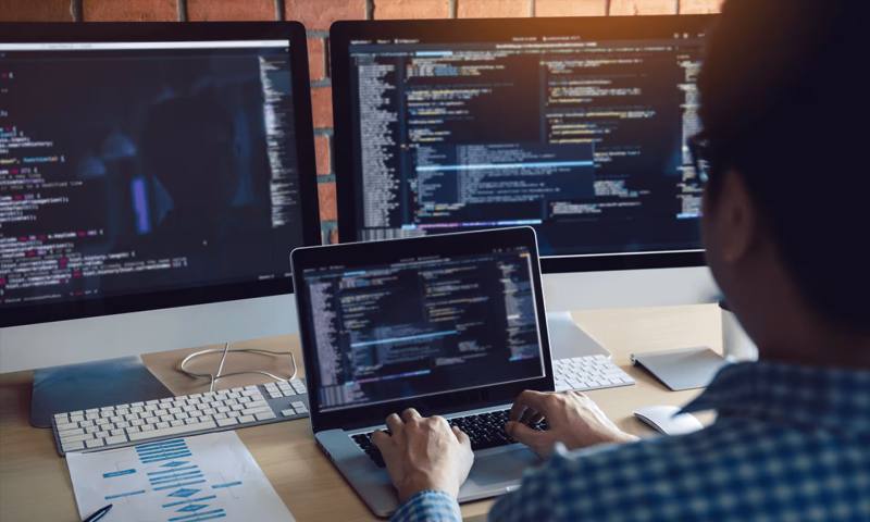数据科学选型:R与Python如何赋能义县网站建设?
